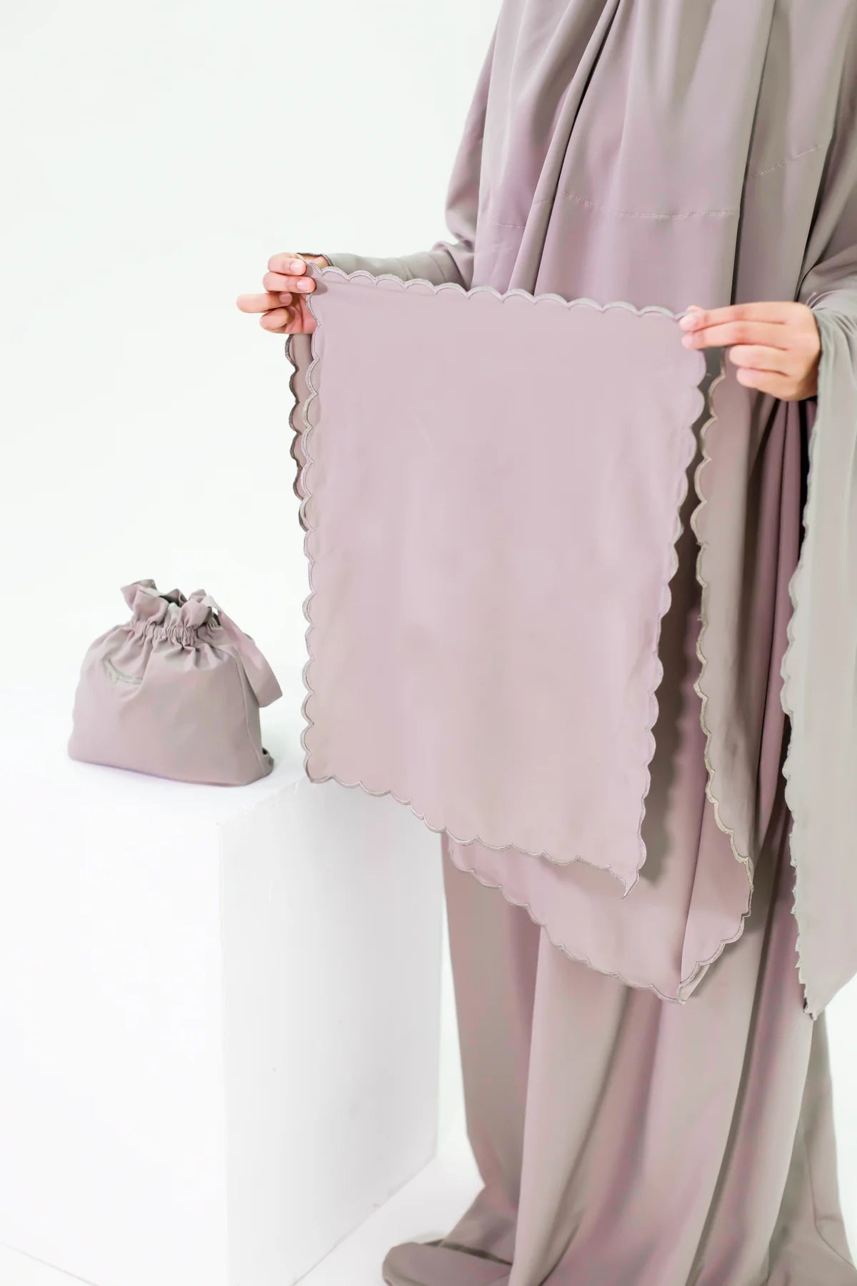 Zaahara : Sulam Sofia Lite Prayerwear