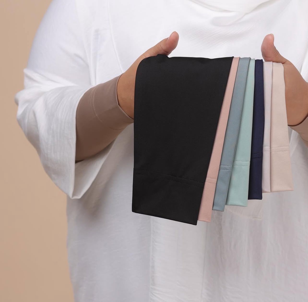 AMRU - Premium Hand Socks (12 Colours)