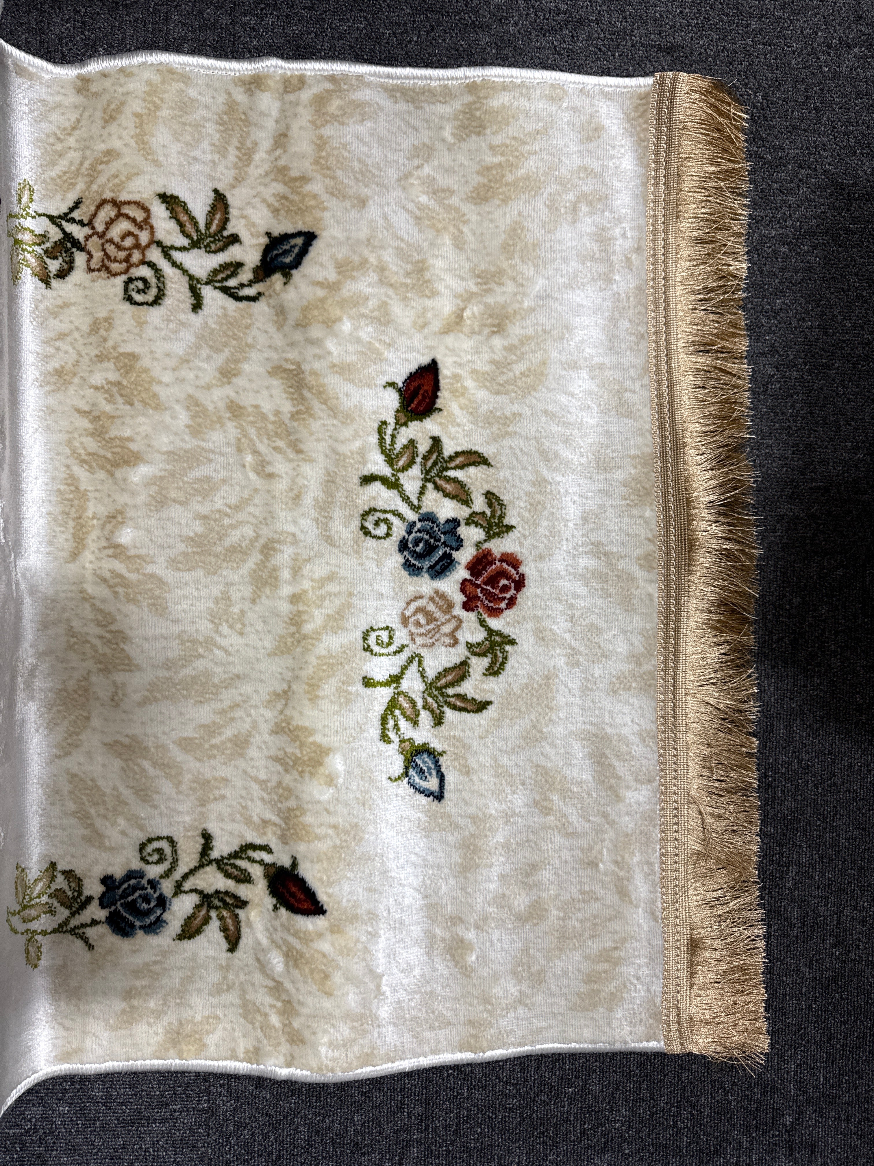 AMRU Prayer Mat Ottoman - Safiye Coral Carnation