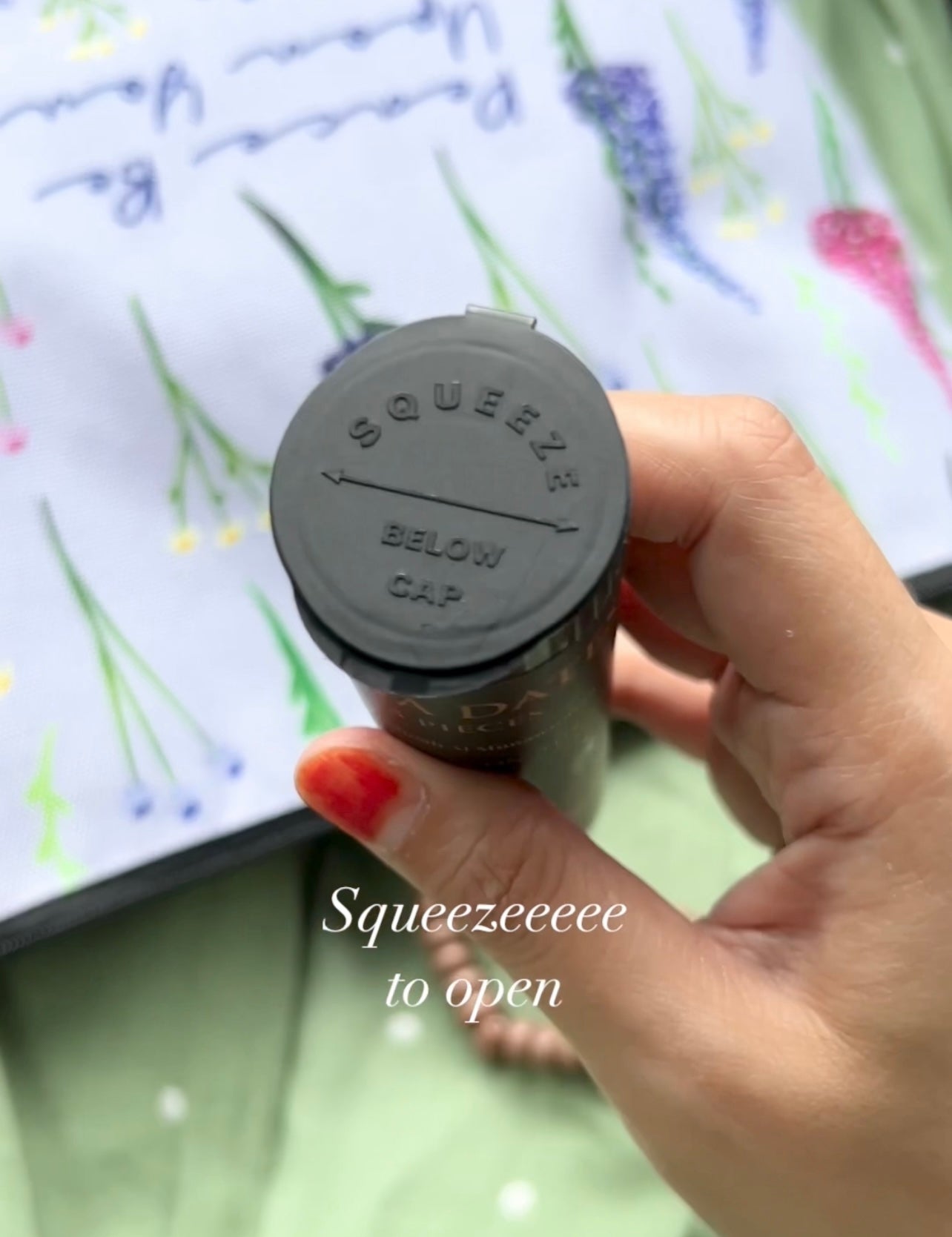 SWING SUROOR - Ajwa Dates On the Go : Pop-top lids. | Black (PRE-ORDER: Receive it in Mid Jan)