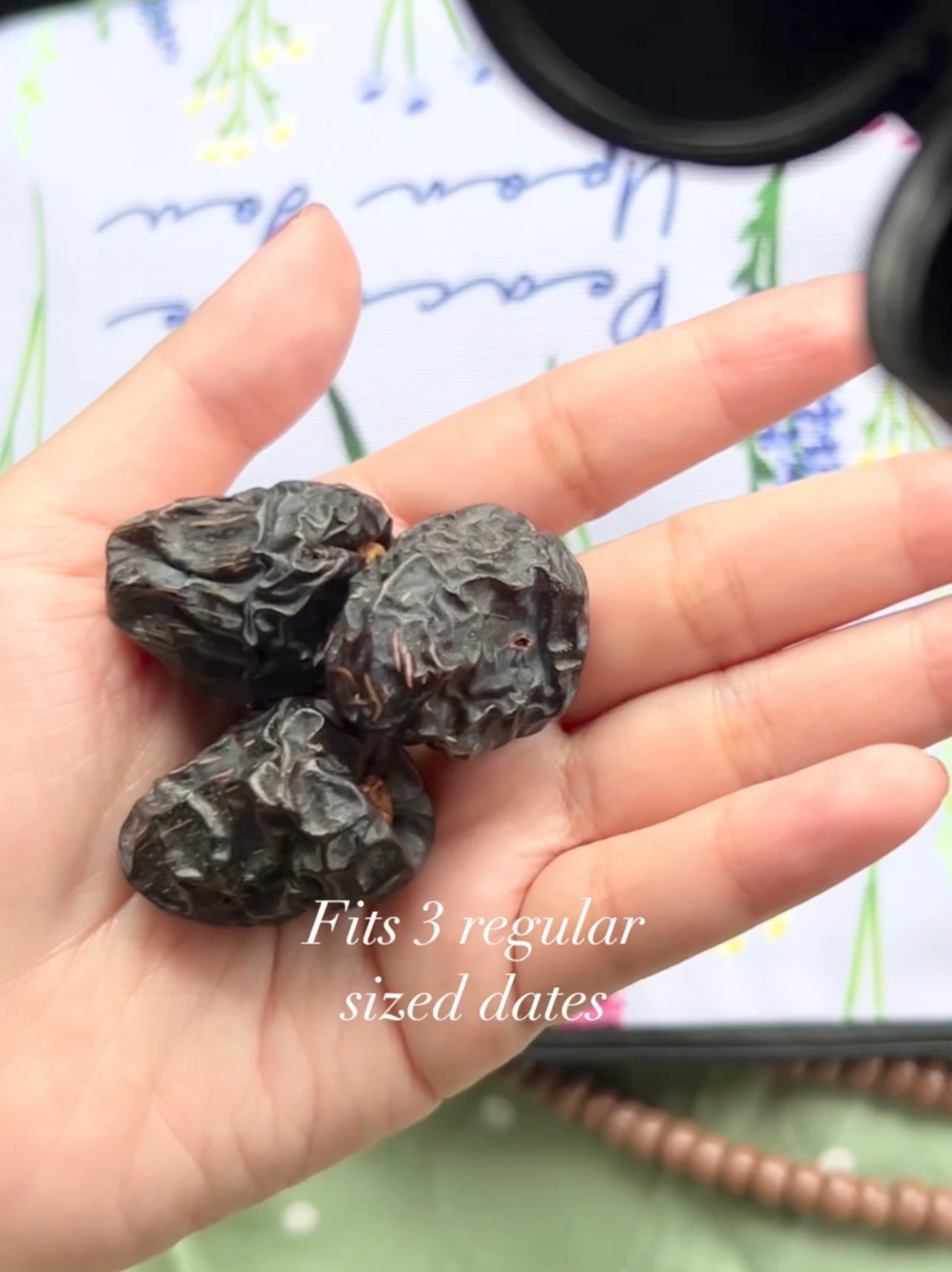 SWING SUROOR - Ajwa Dates On the Go : Pop-top lids. | Black (PRE-ORDER: Receive it in Mid Jan)