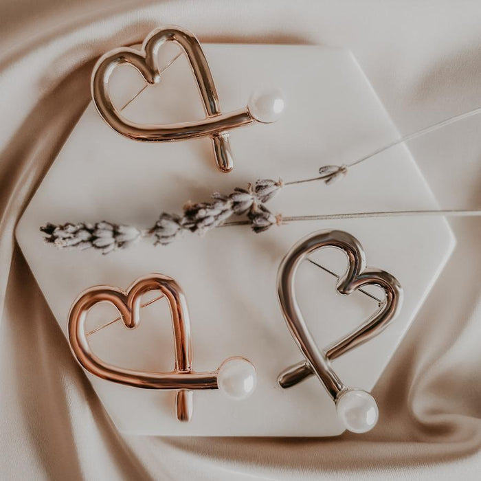 LadyN Harmony Pearl Brooch (DC)