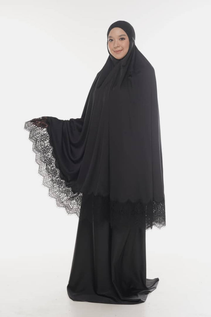 Noureen Safaa Satin Black (DC)